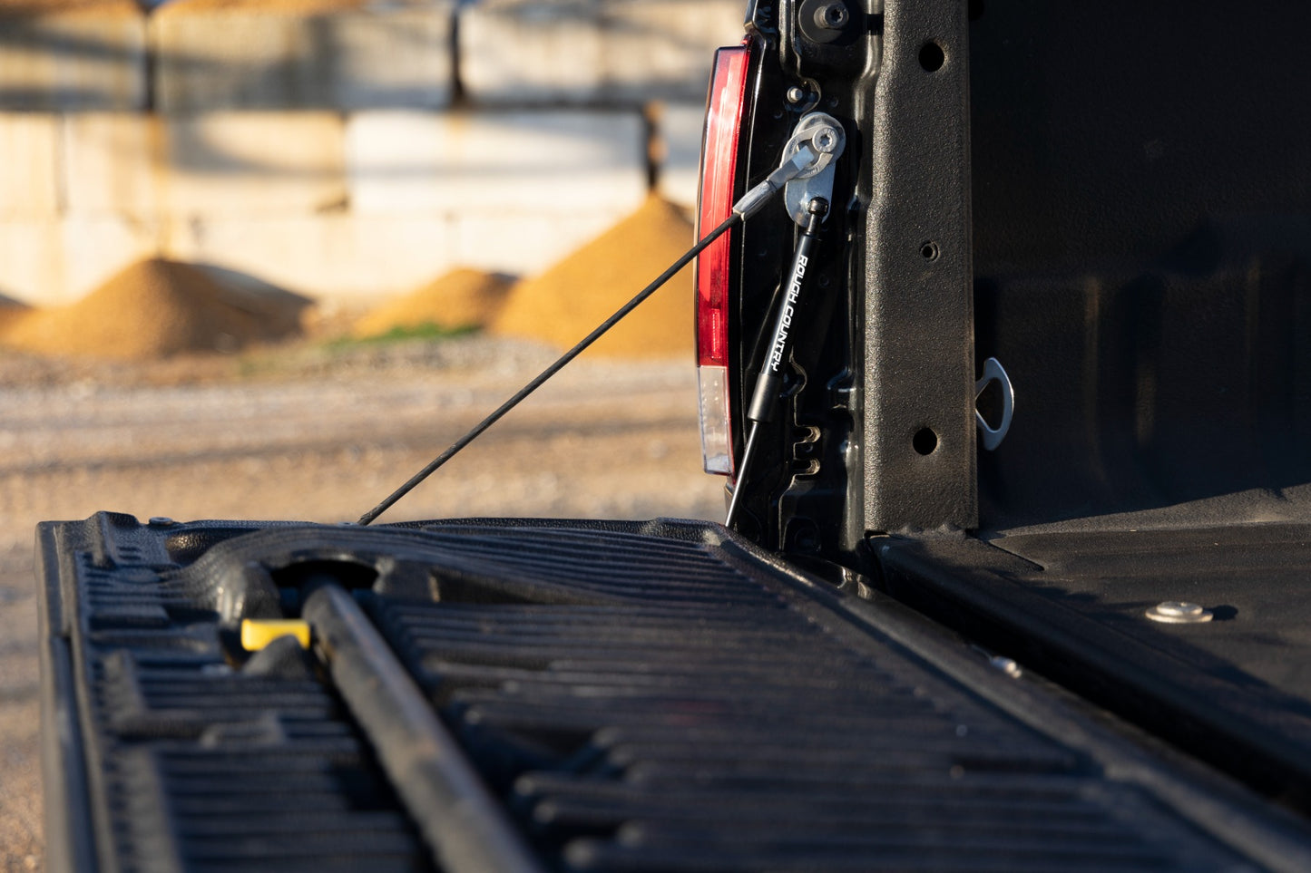 Rough Country - Tailgate Assist - Ford F-250/F-350 Super Duty 2WD/4WD (1999-2016)